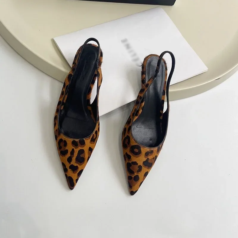 Talons pointus en léopard