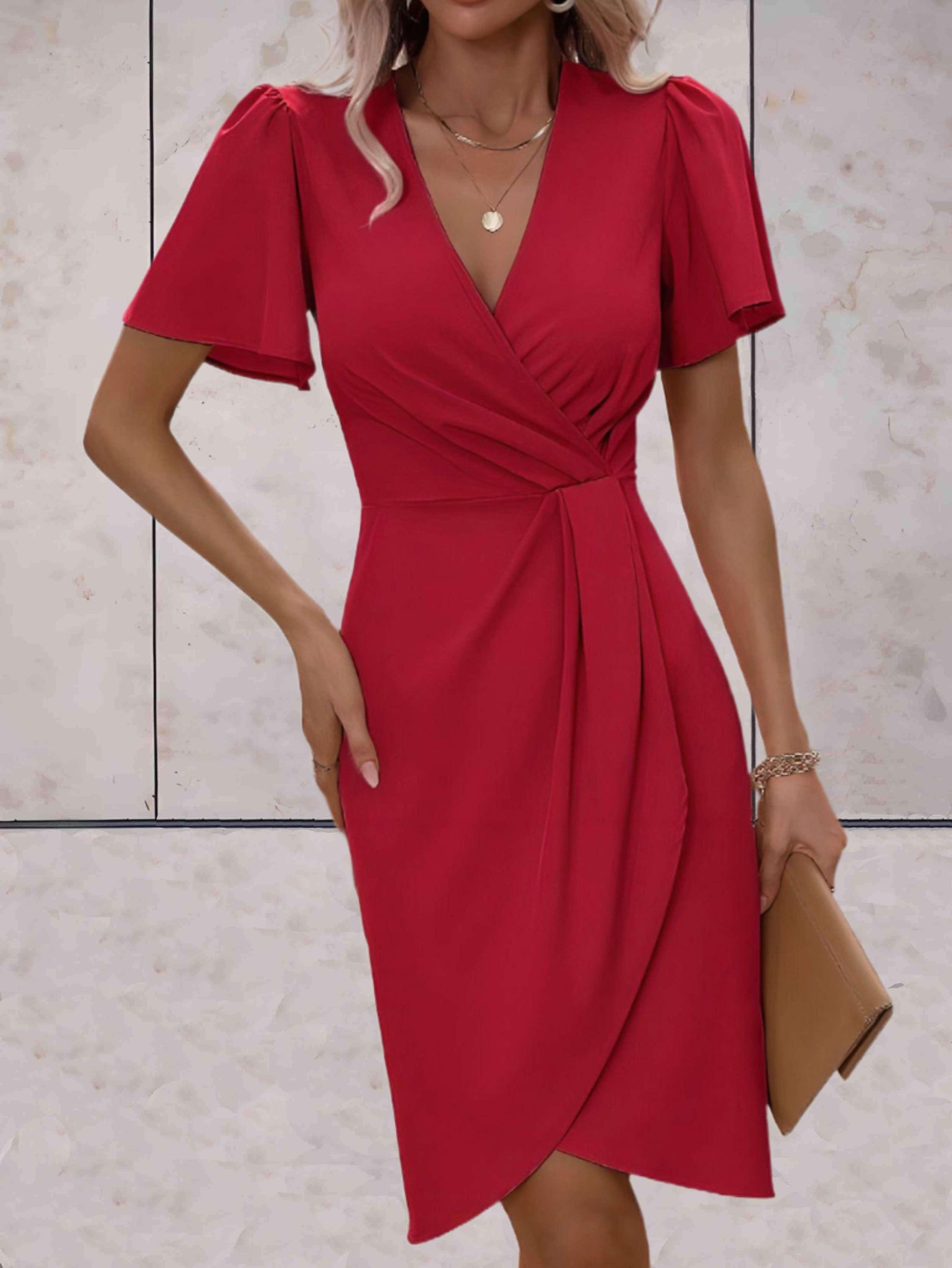 Robe moulante à manches fluides