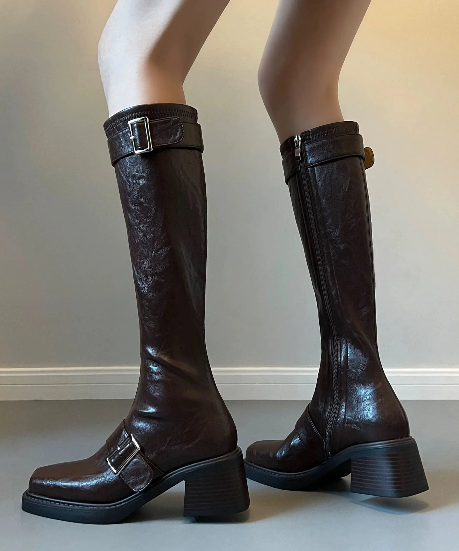 Bottes femme à bout pointu avec bride à boucle et semelle épaisse 4