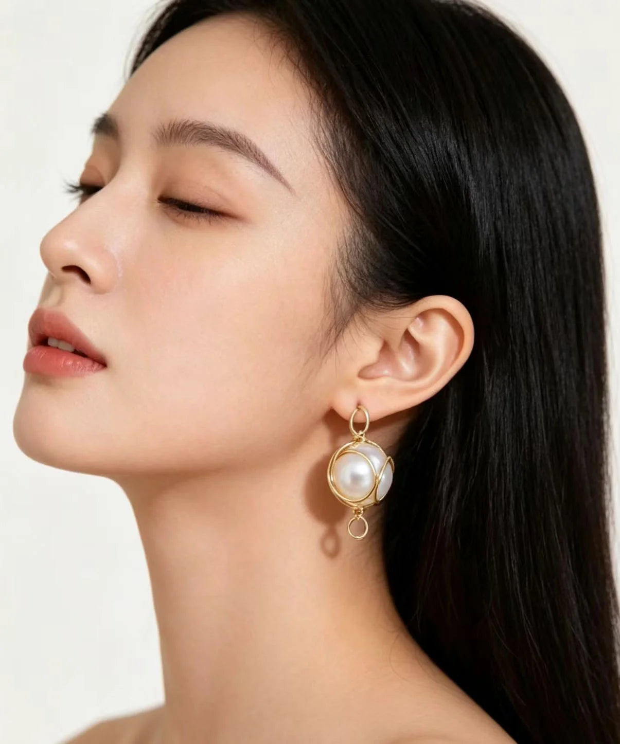 Boucles d'oreilles pendantes pour femme avec perles blanches et fil enroulé 4