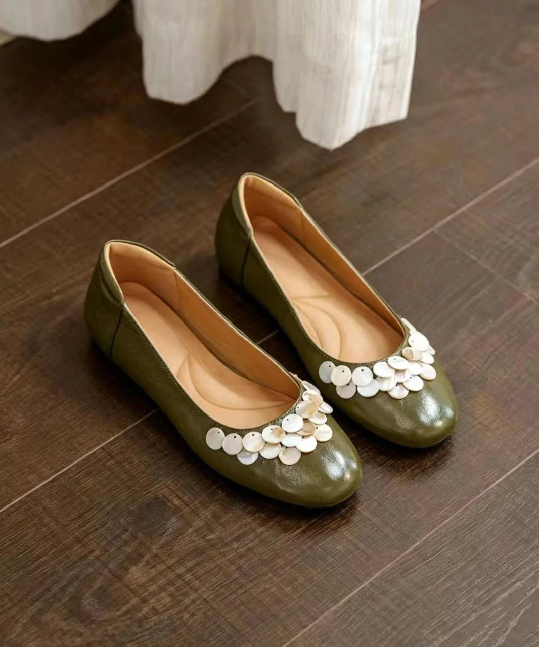 Chaussures plates femme décorées de coquillages verts personnalisables 4