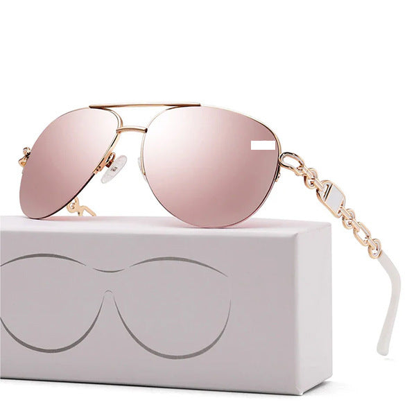 Lunettes de soleil aviateur pour femmes avec détail de chaîne tendance 8