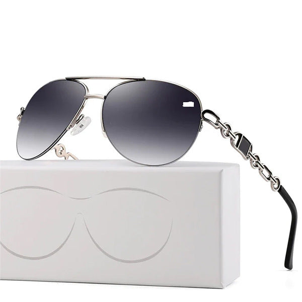Lunettes de soleil aviateur pour femmes avec détail de chaîne tendance 9