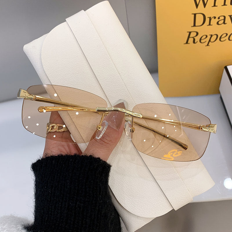 Lunettes de soleil femme design moderne 10