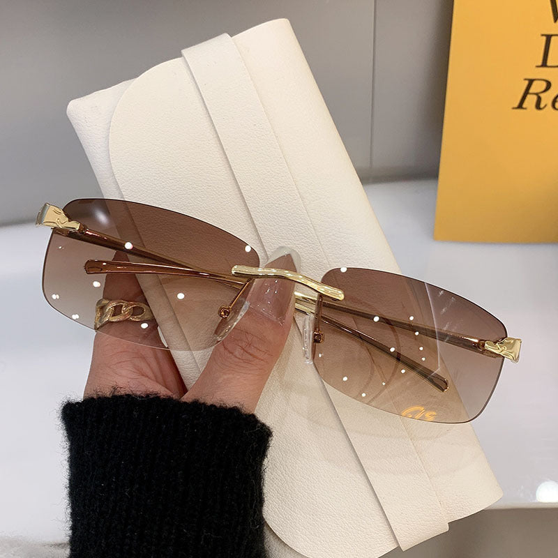 Lunettes de soleil femme design moderne 11