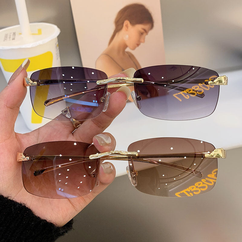 Lunettes de soleil femme design moderne 1