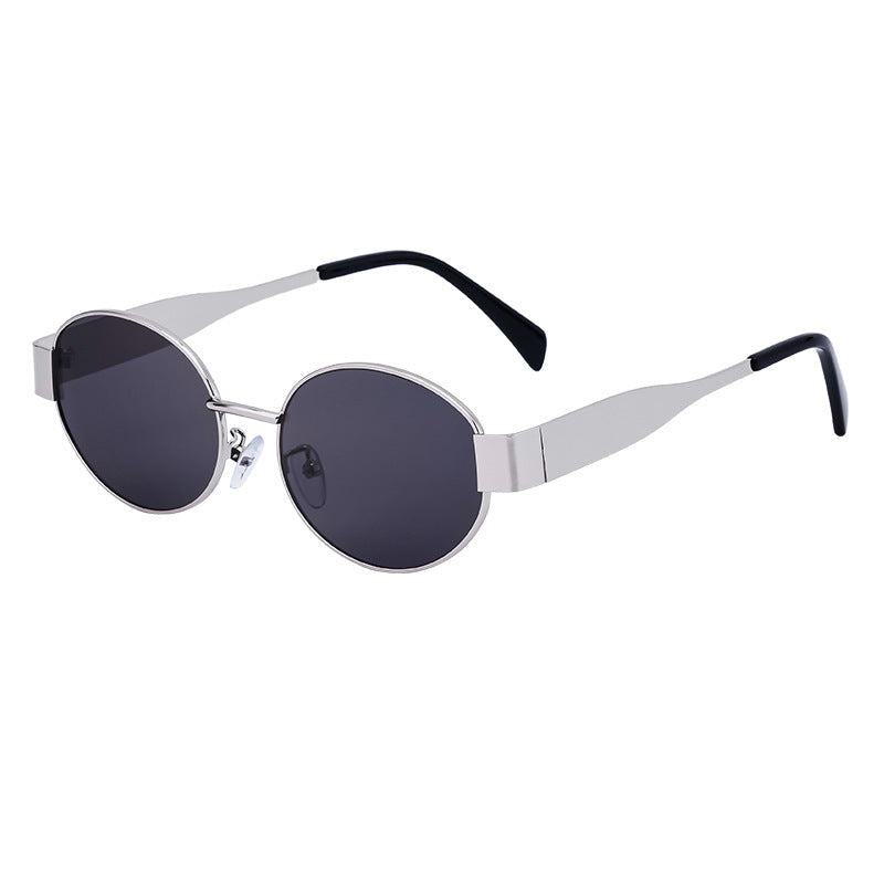 Lunettes de soleil pour femme au design ovale 4