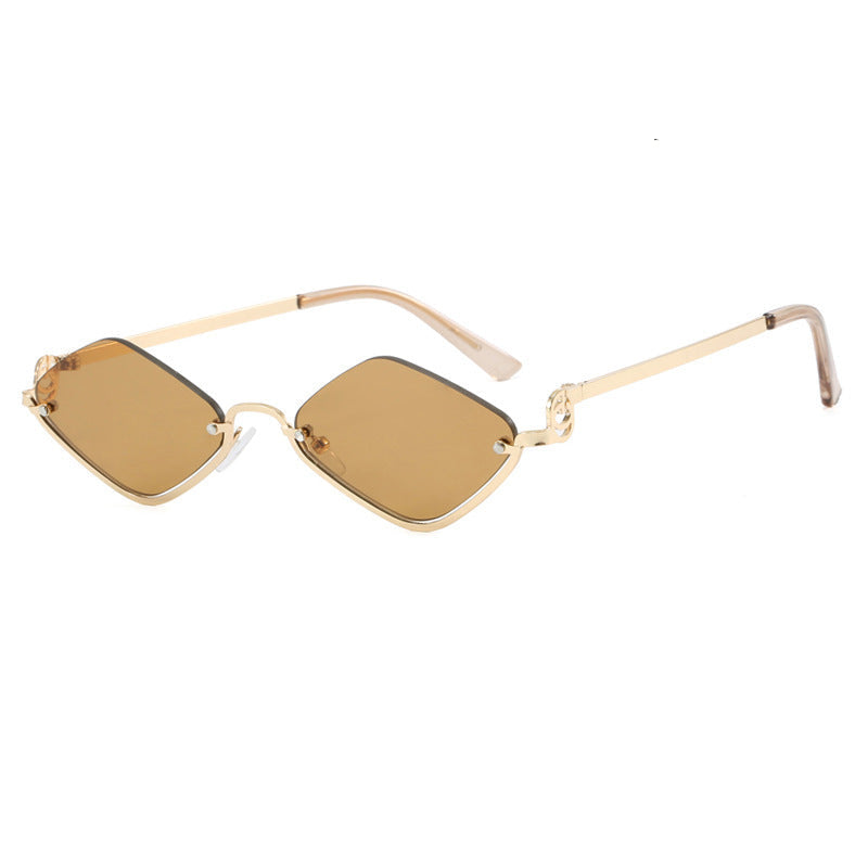 Lunettes de soleil pour femme design géométrique 12