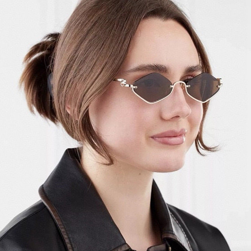 Lunettes de soleil pour femme design géométrique 2