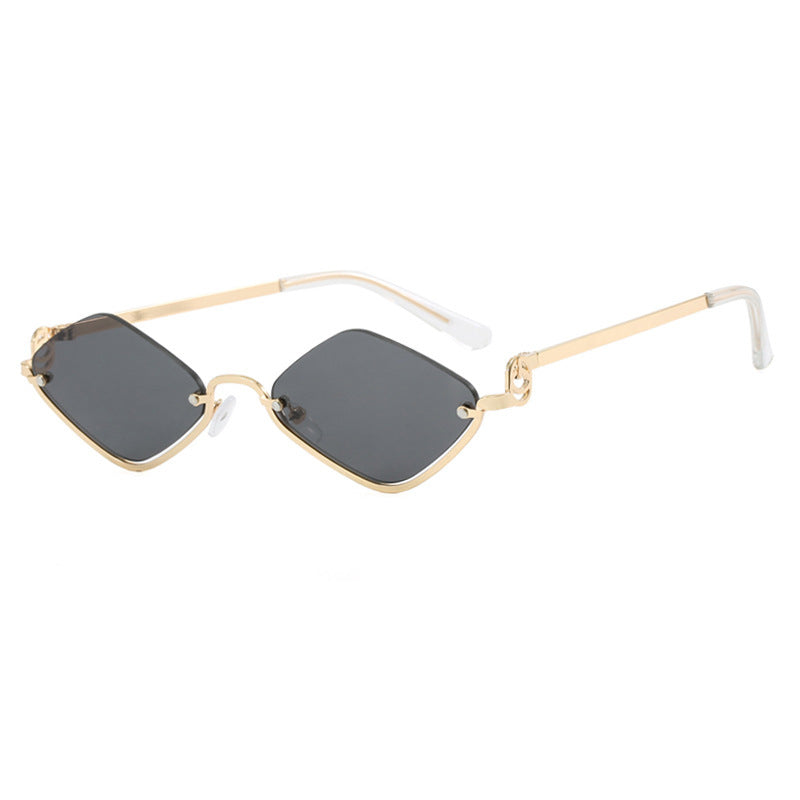 Lunettes de soleil pour femme design géométrique 4