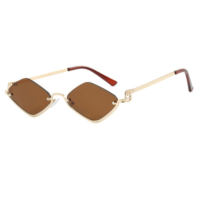 Lunettes de soleil pour femme design géométrique 5