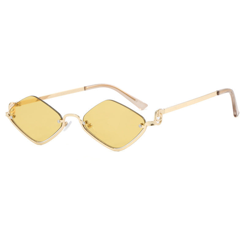 Lunettes de soleil pour femme design géométrique 6