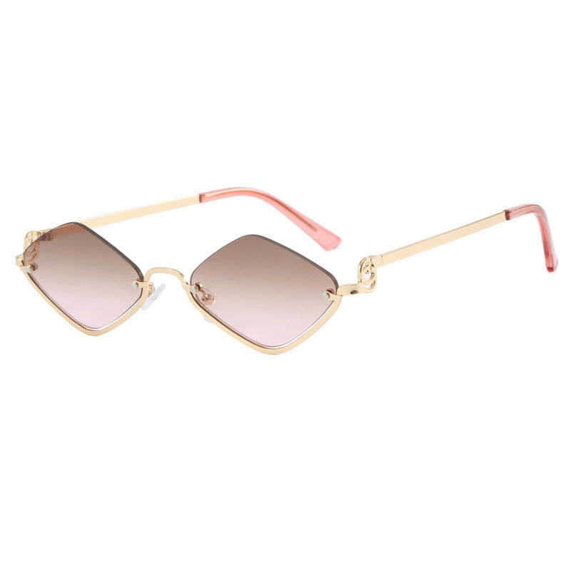 Lunettes de soleil pour femme design géométrique 7