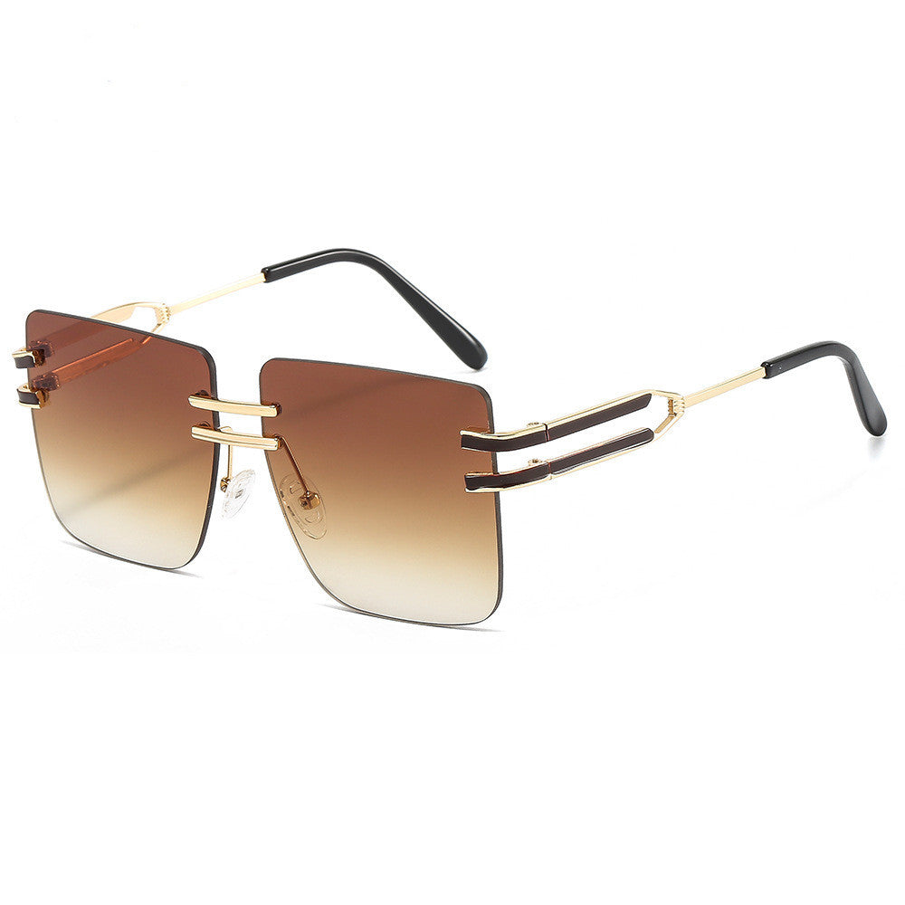 Lunettes de soleil pour femmes avec monture extravagante 1
