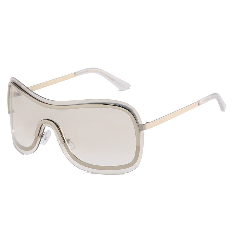 Lunettes de soleil sport oversize pour femmes au design moderne 4