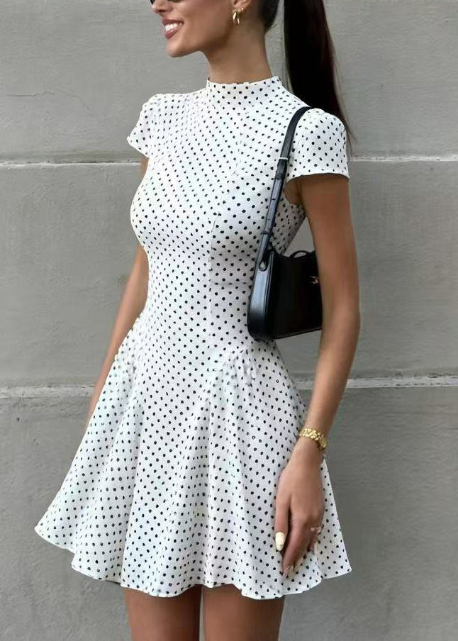 Robe courte féminine à pois manches courtes moderne 1