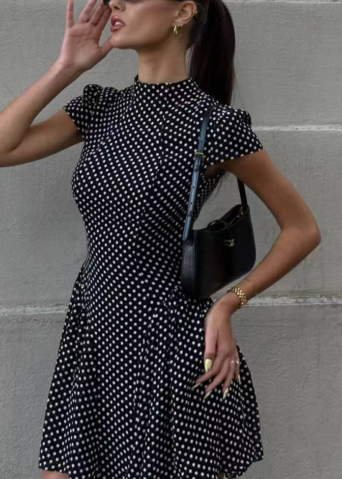 Robe courte féminine à pois manches courtes moderne 4
