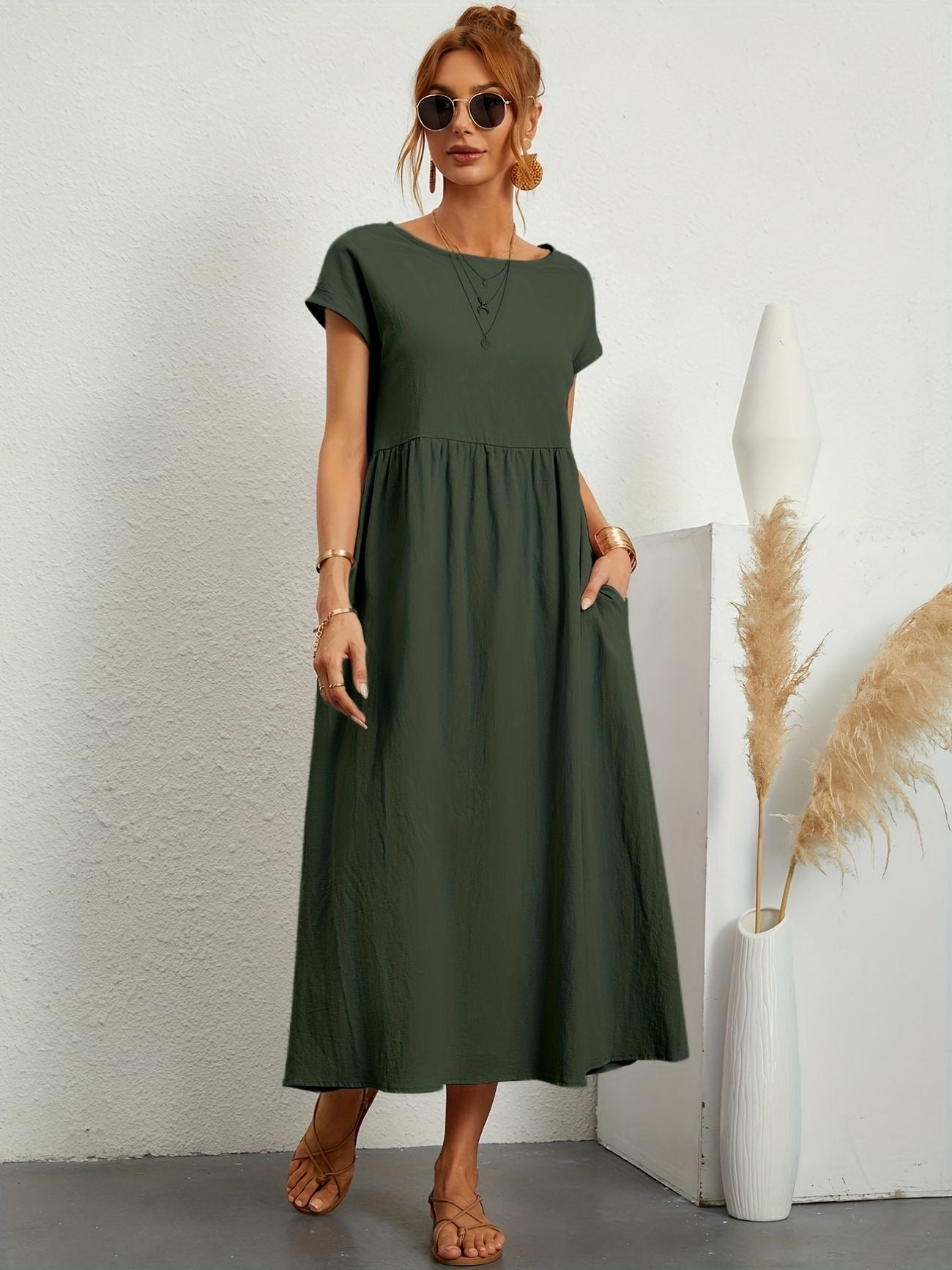 Robe de loisirs décolletée pour femme 1