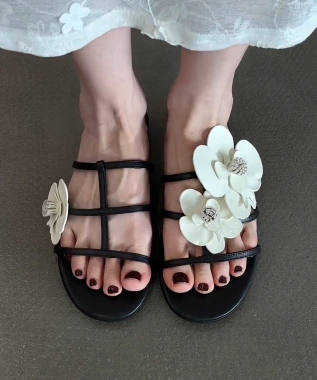 Sandales à talon Peep Toe avec épissage floral 2