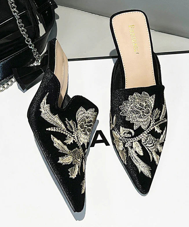 Sandales à talons pour femmes à bout pointu avec broderies 3