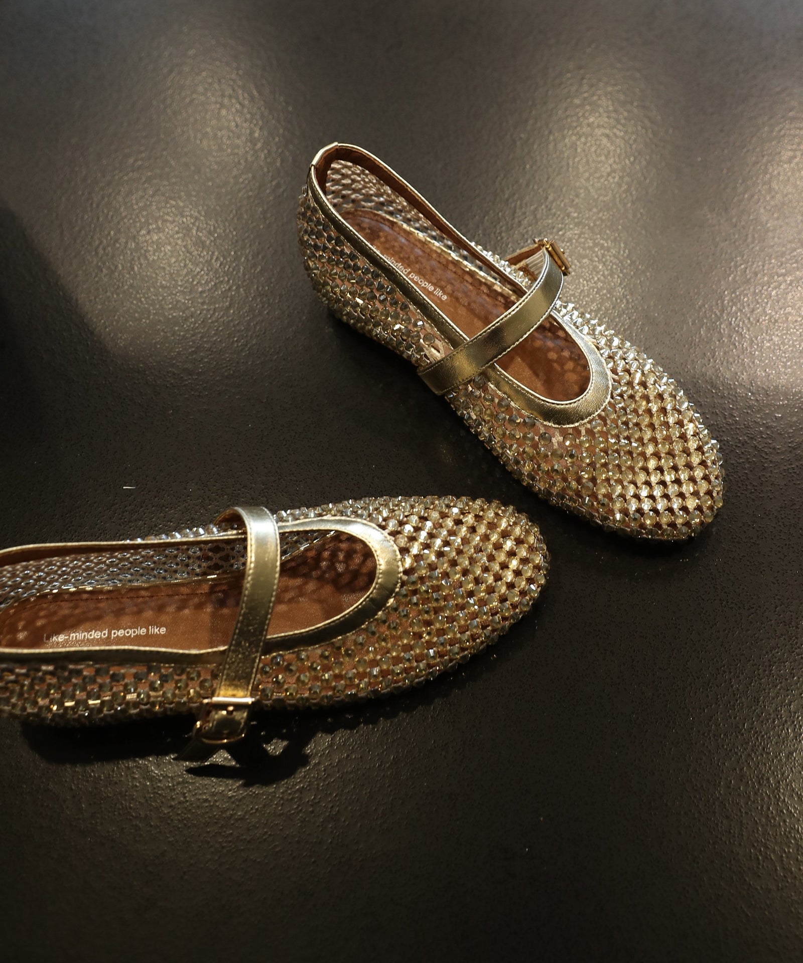 Sandales compensées ajourées pour femme avec détails en zircon 2