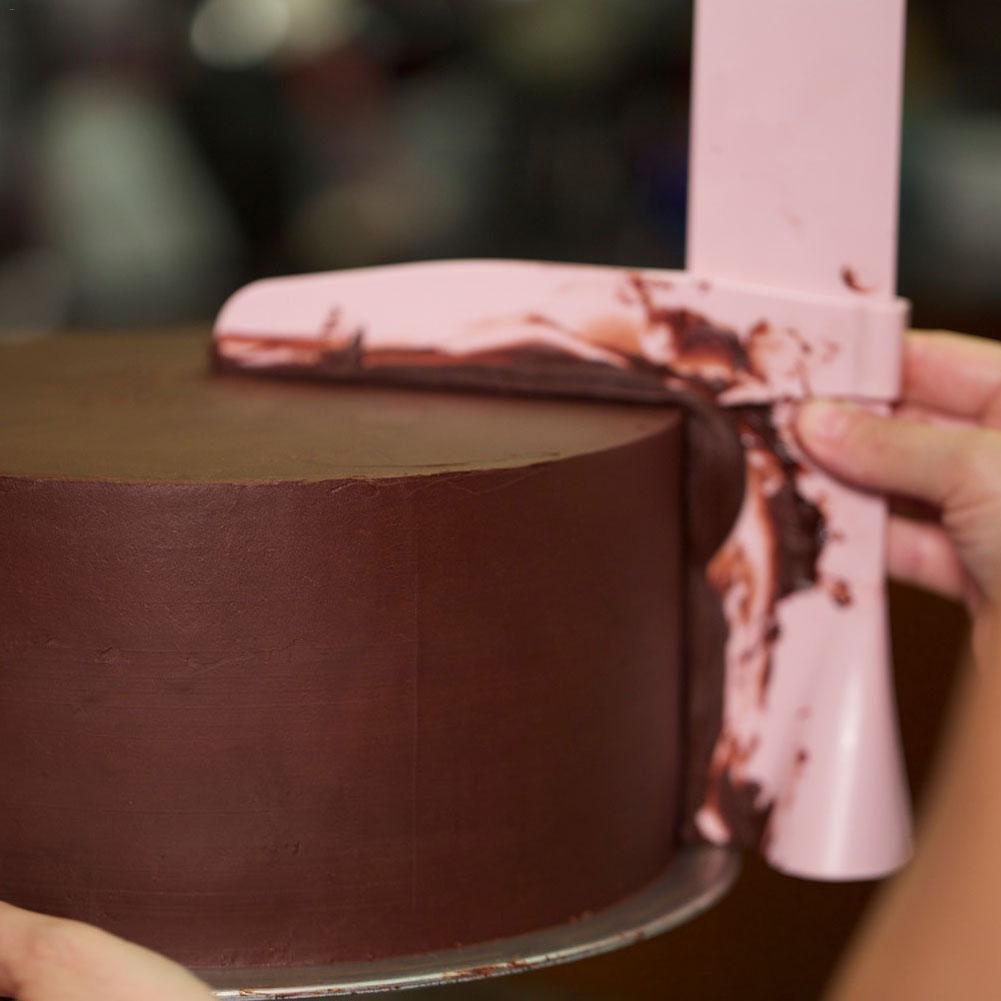 Grattoir à gâteau réglable
