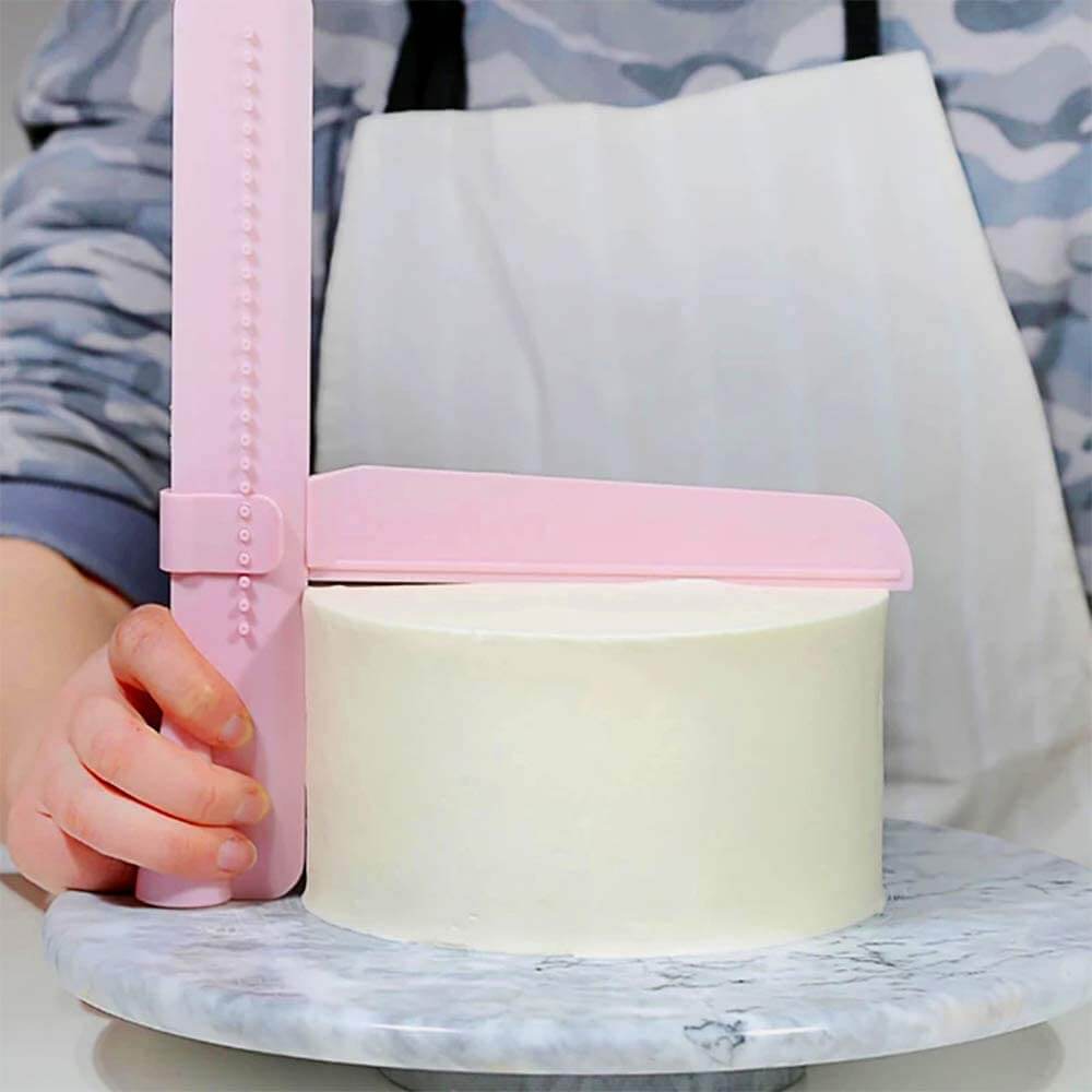 Grattoir à gâteau réglable