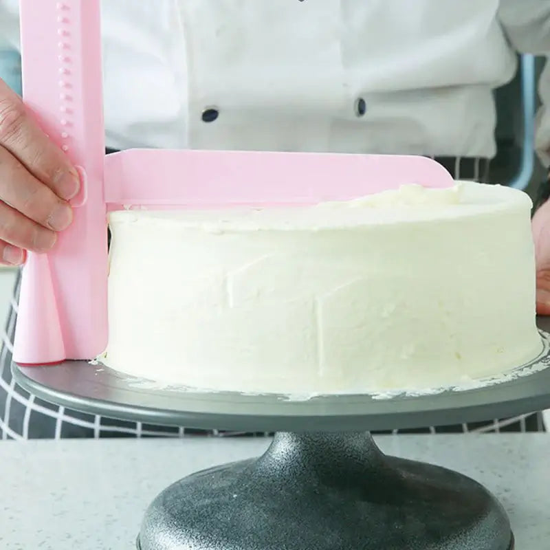 Grattoir à gâteau réglable