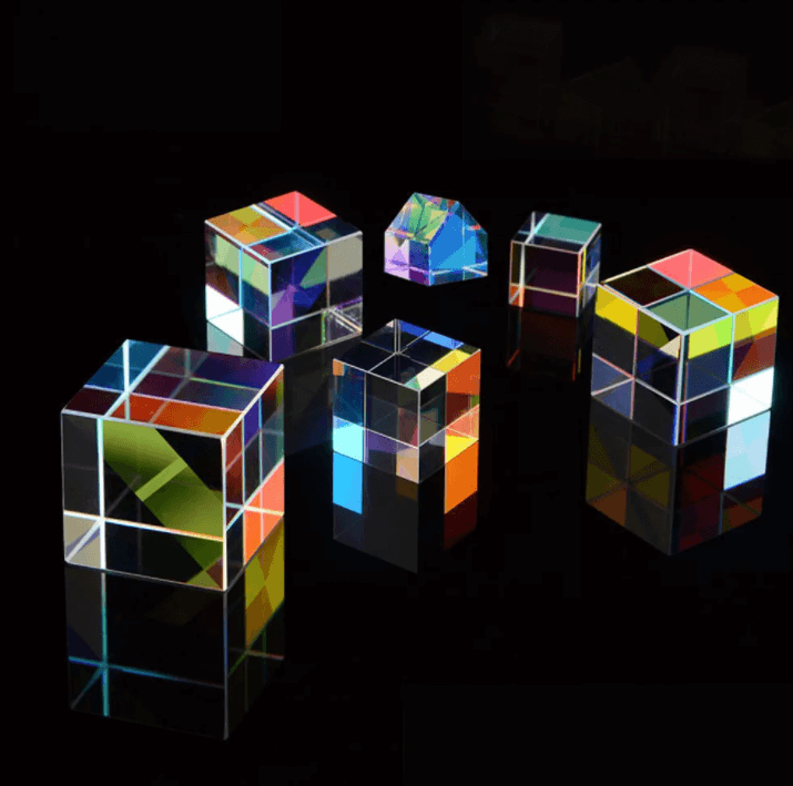 Cube à prisme optique