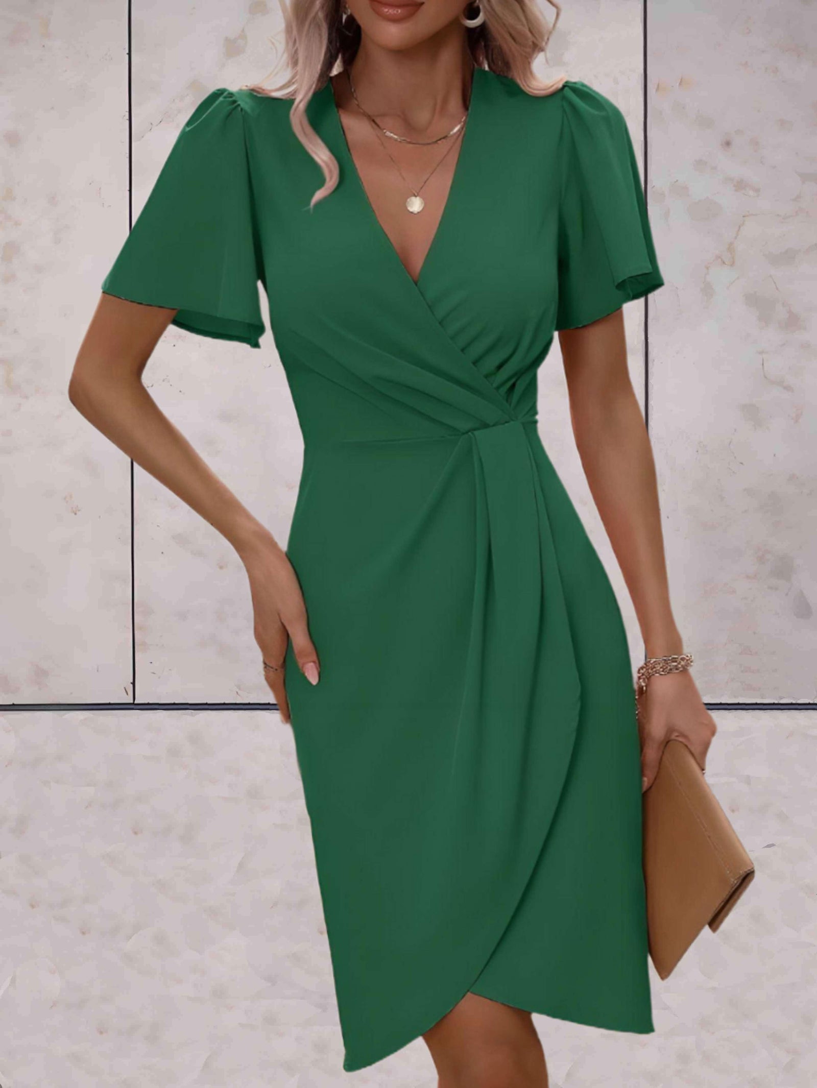 Robe moulante à manches fluides