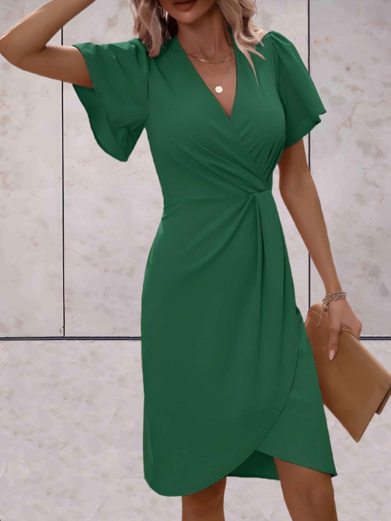 Robe moulante à manches fluides