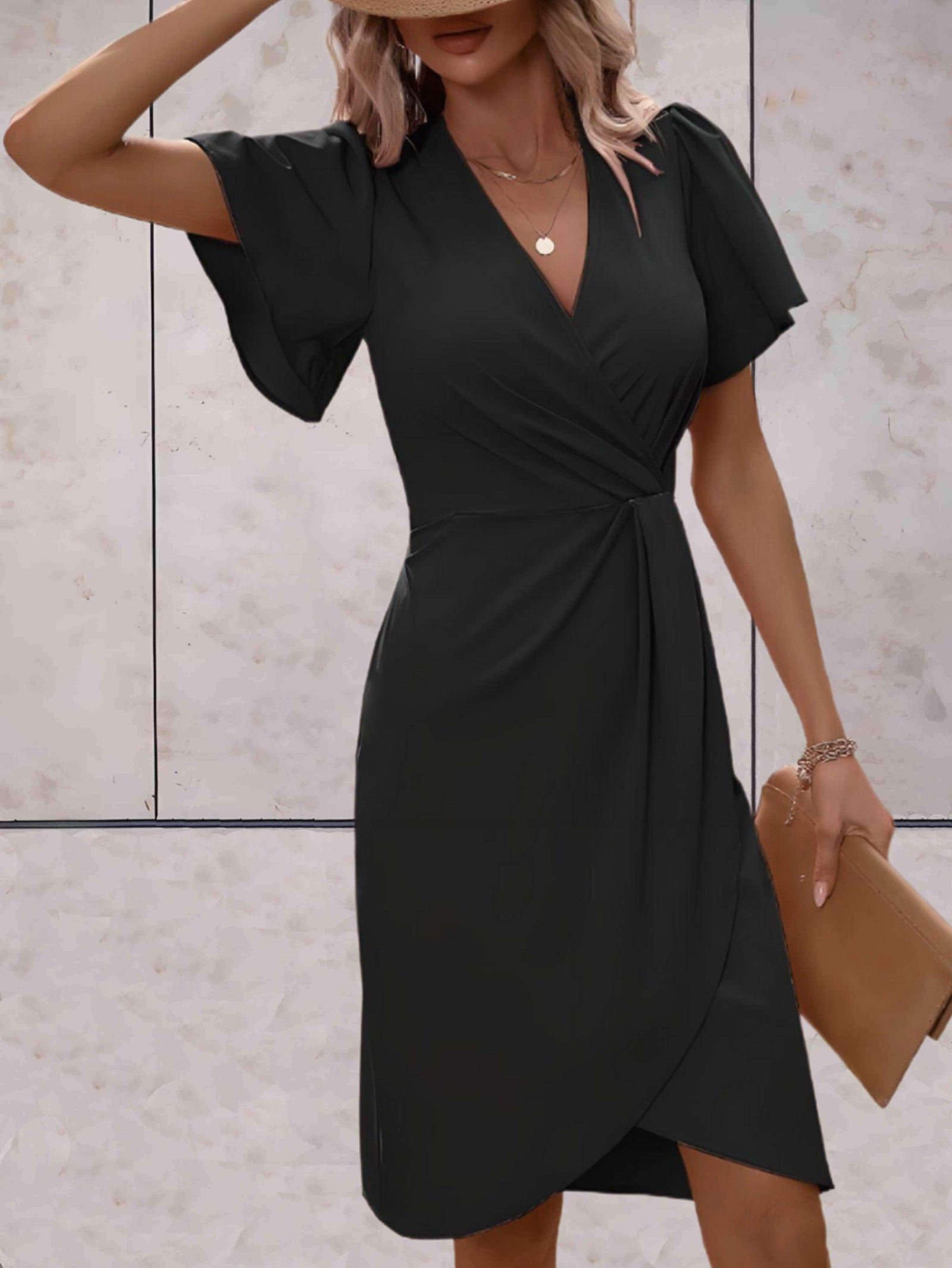 Robe moulante à manches fluides