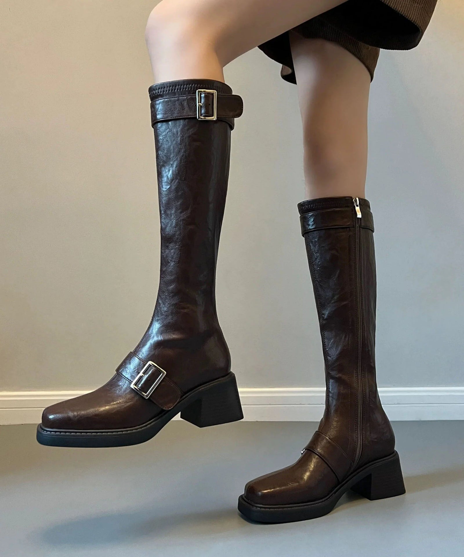 Bottes femme à bout pointu avec bride à boucle et semelle épaisse 2