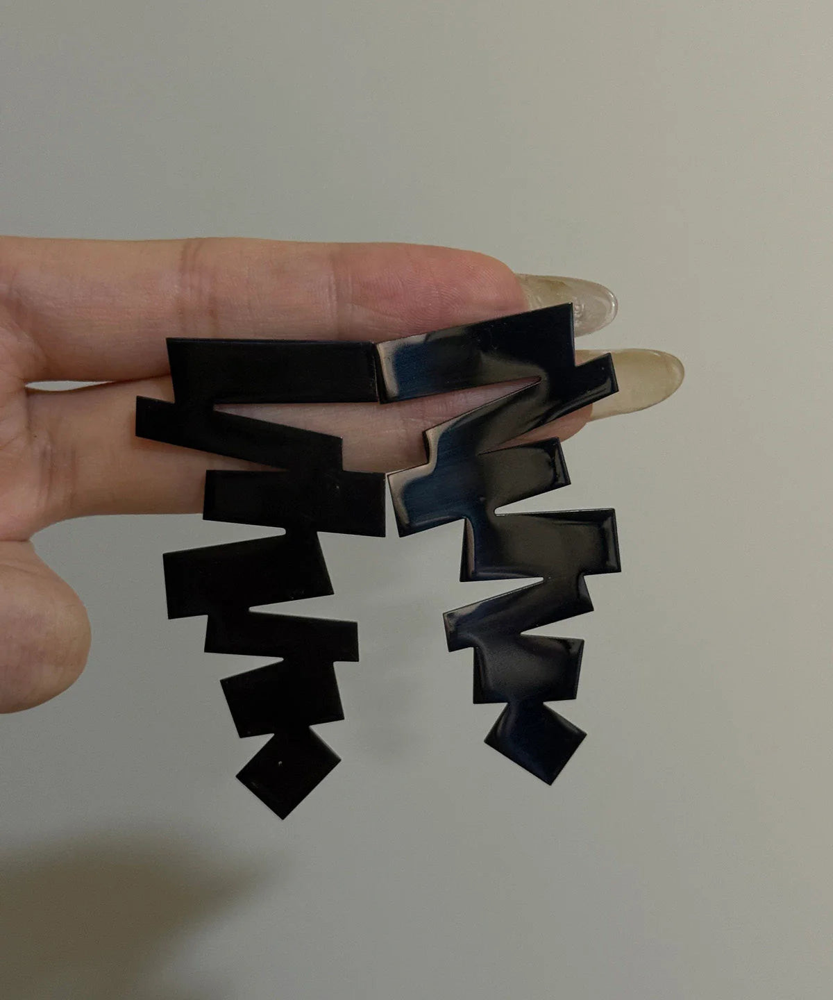 Boucles d'oreilles pendantes asymétriques pour femme 3