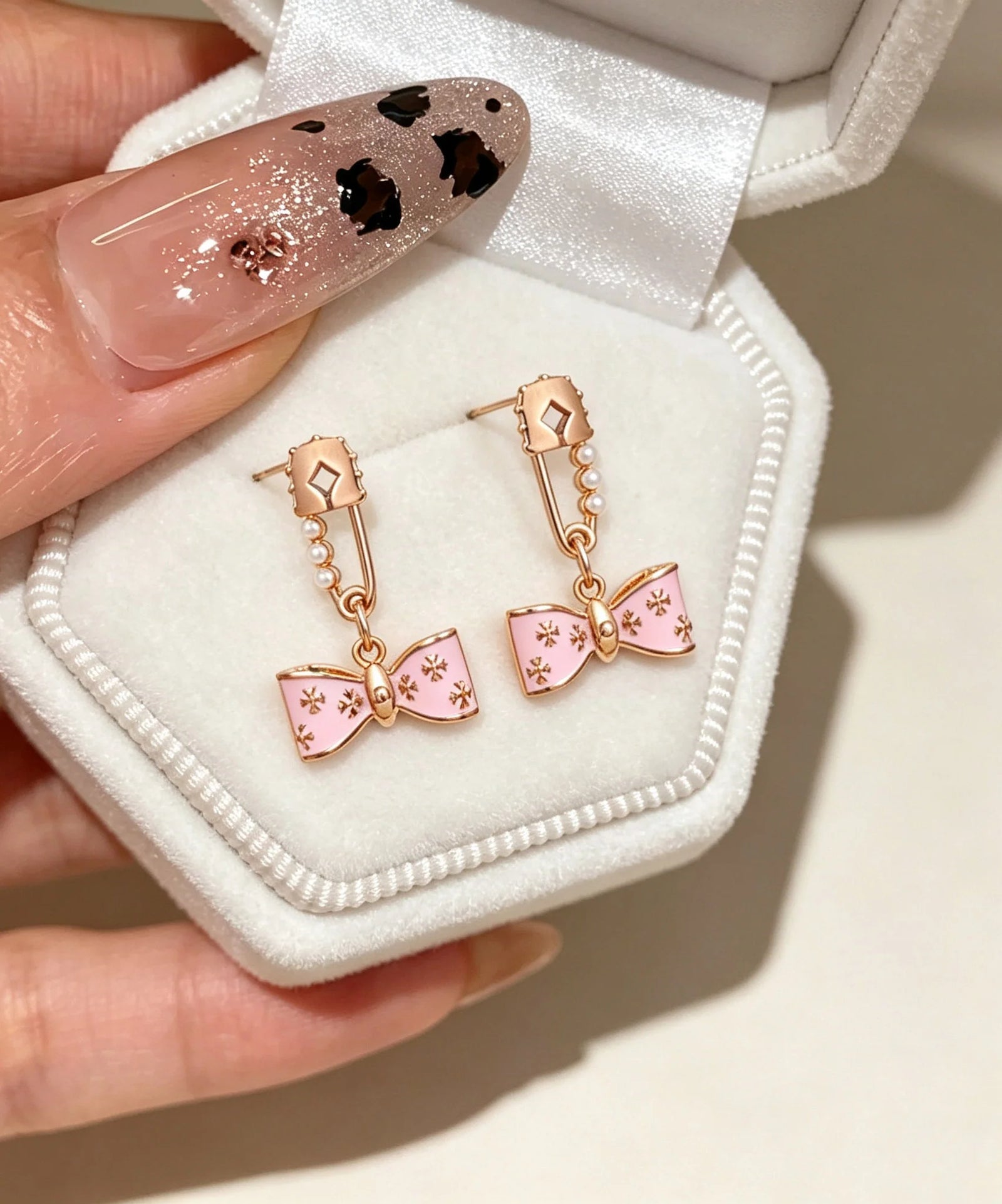Boucles d'oreilles pendantes pour femme avec nœud en perle 2