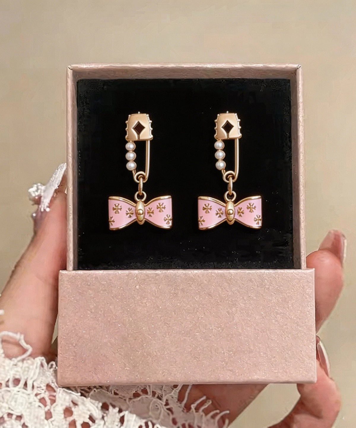 Boucles d'oreilles pendantes pour femme avec nœud en perle 4