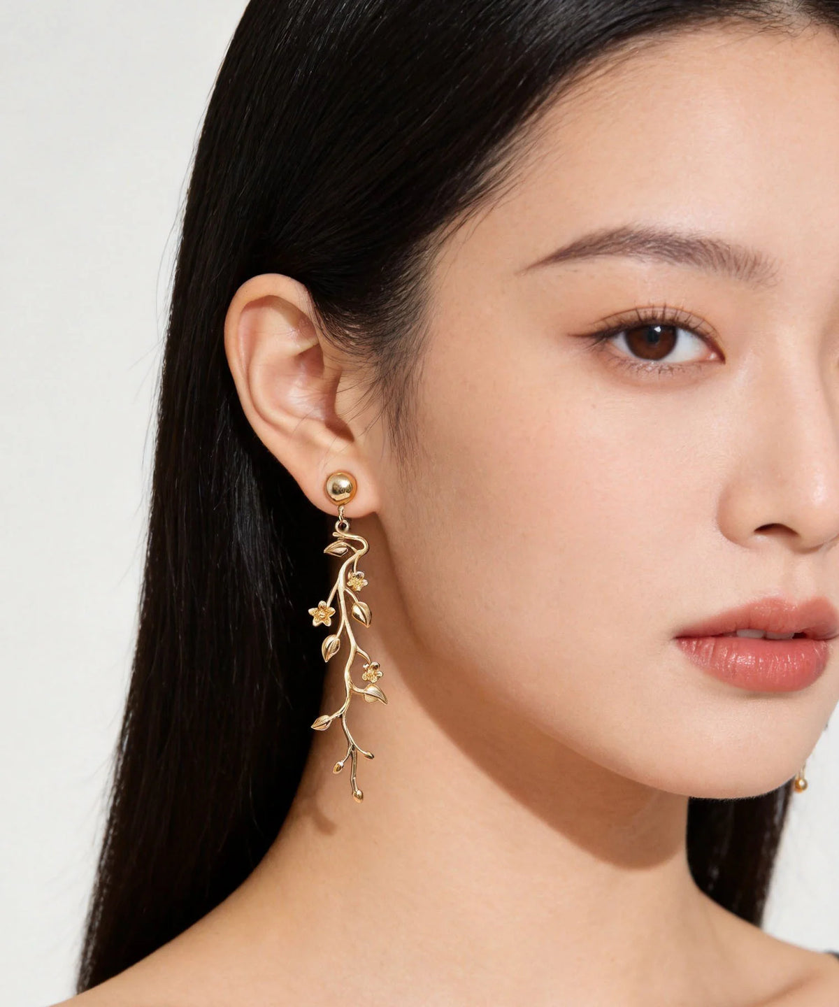Boucles d'oreilles pendantes pour femme avec pompon et branche dorée 0