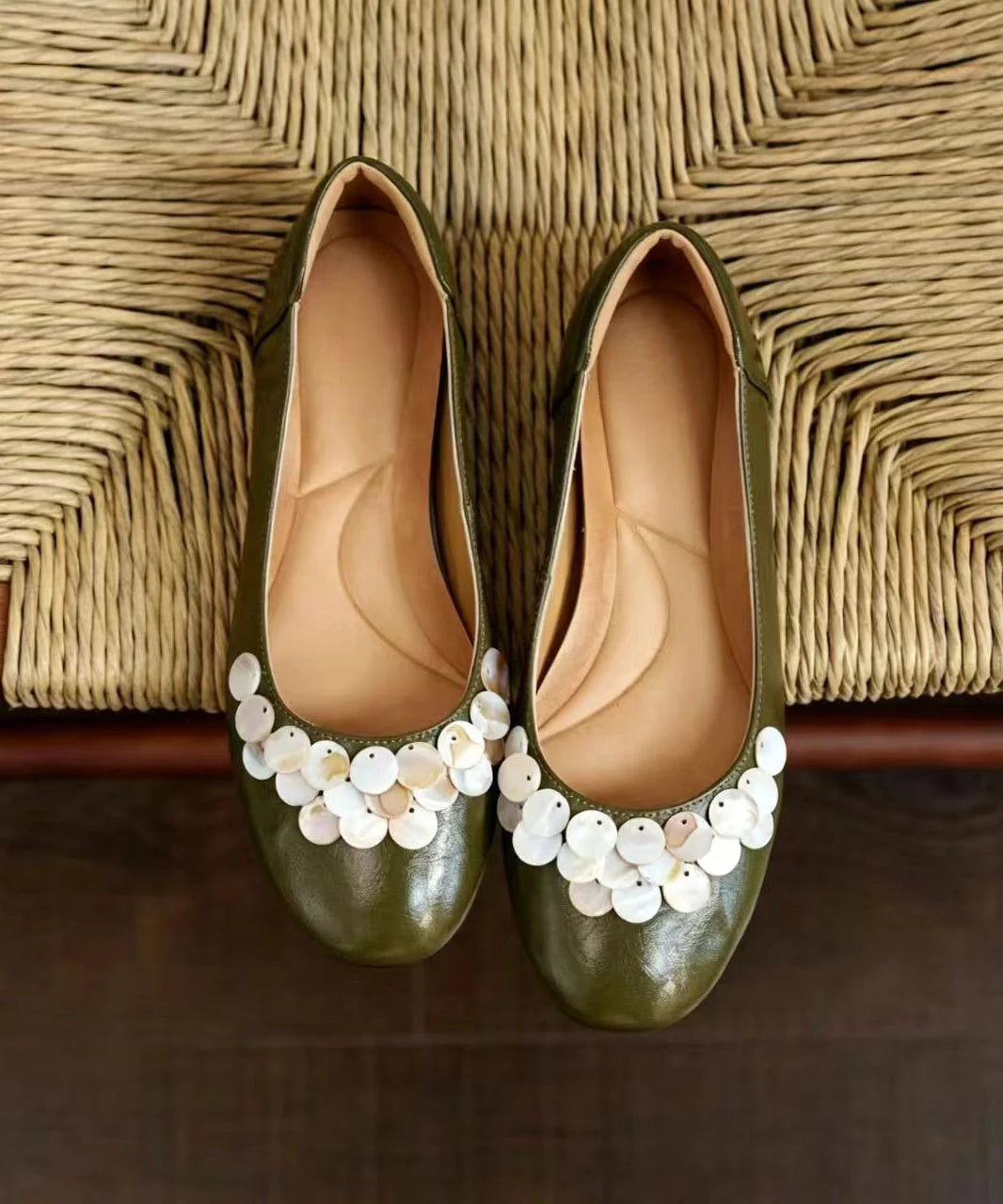 Chaussures plates femme décorées de coquillages verts personnalisables 0