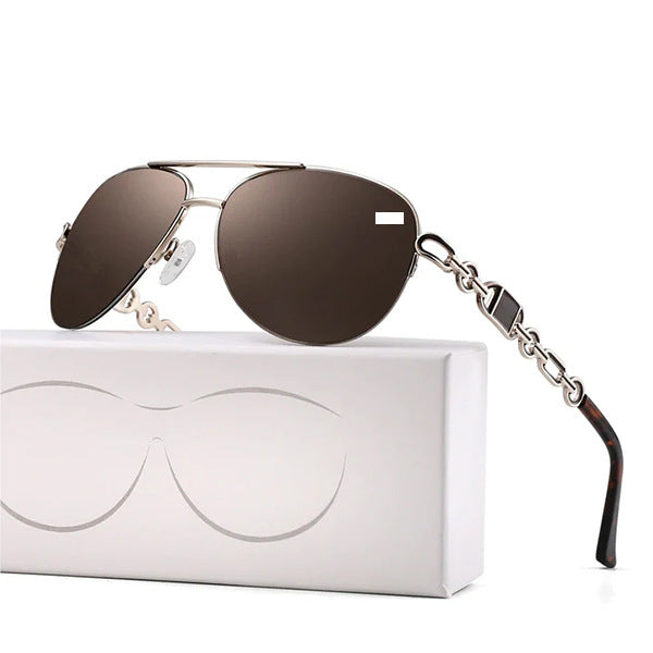 Lunettes de soleil aviateur pour femmes avec détail de chaîne tendance 10