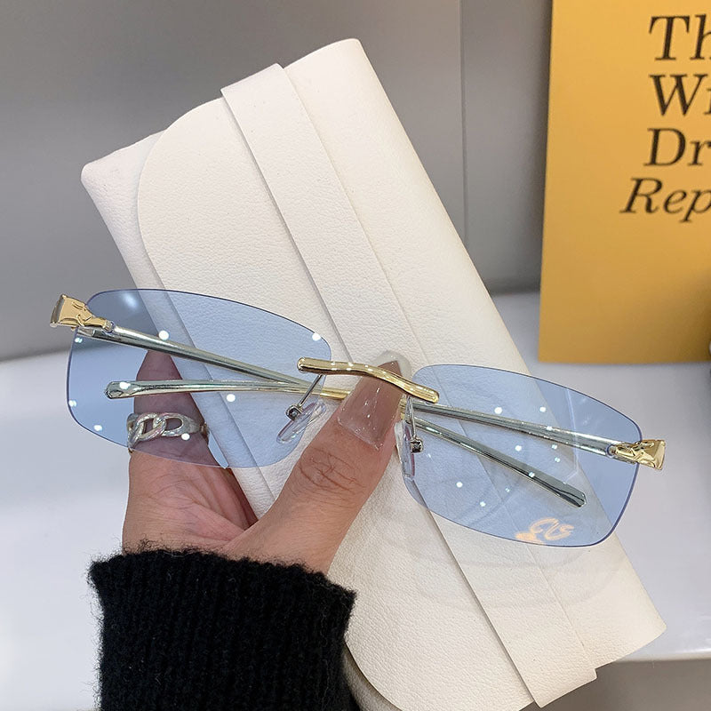 Lunettes de soleil femme design moderne 0