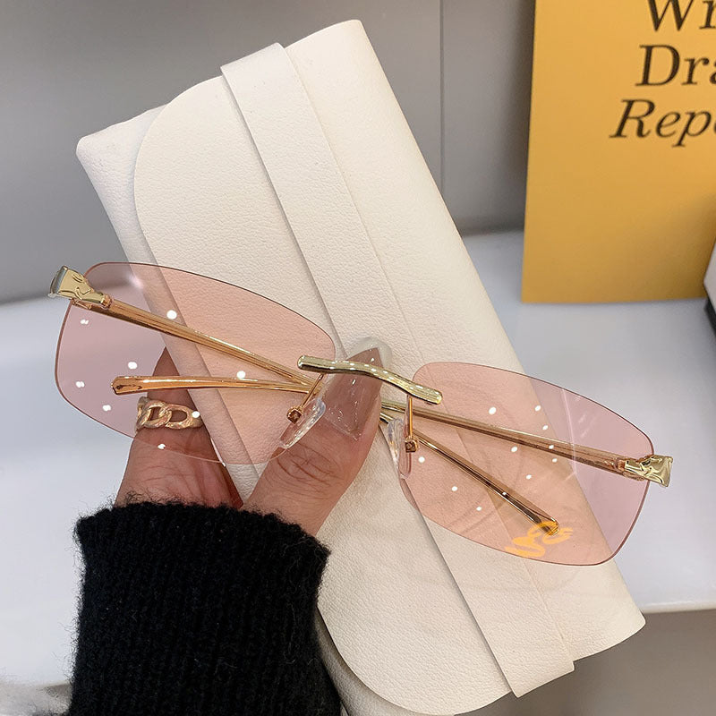 Lunettes de soleil femme design moderne 6