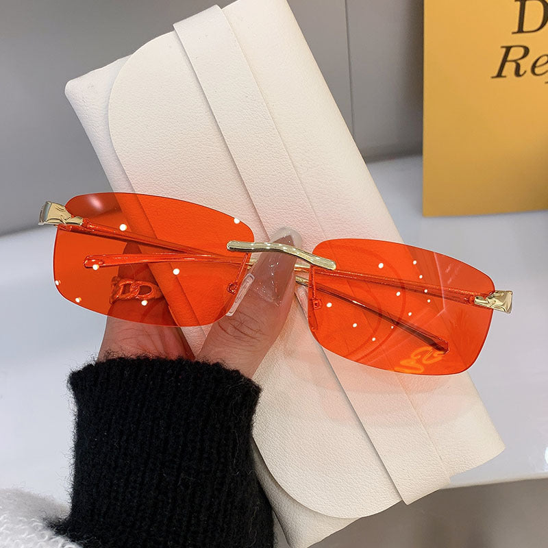 Lunettes de soleil femme design moderne 8