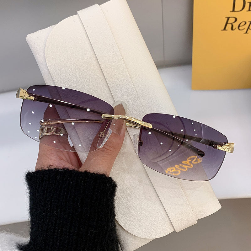 Lunettes de soleil femme design moderne 9