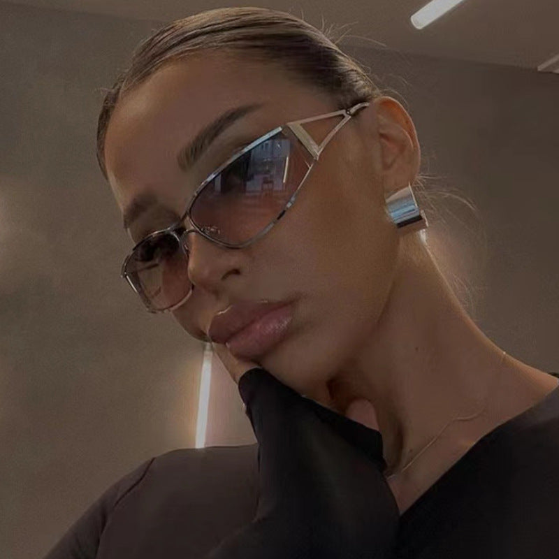 Lunettes de soleil sportives pour femmes au design futuriste 2