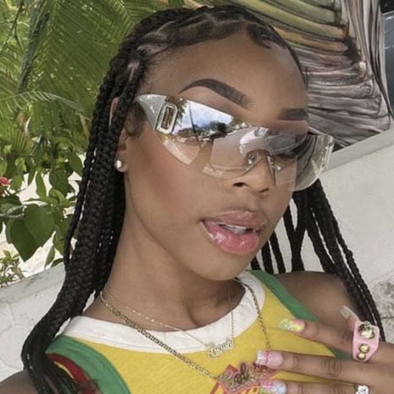 Lunettes de soleil sportives pour femmes au design futuriste 3