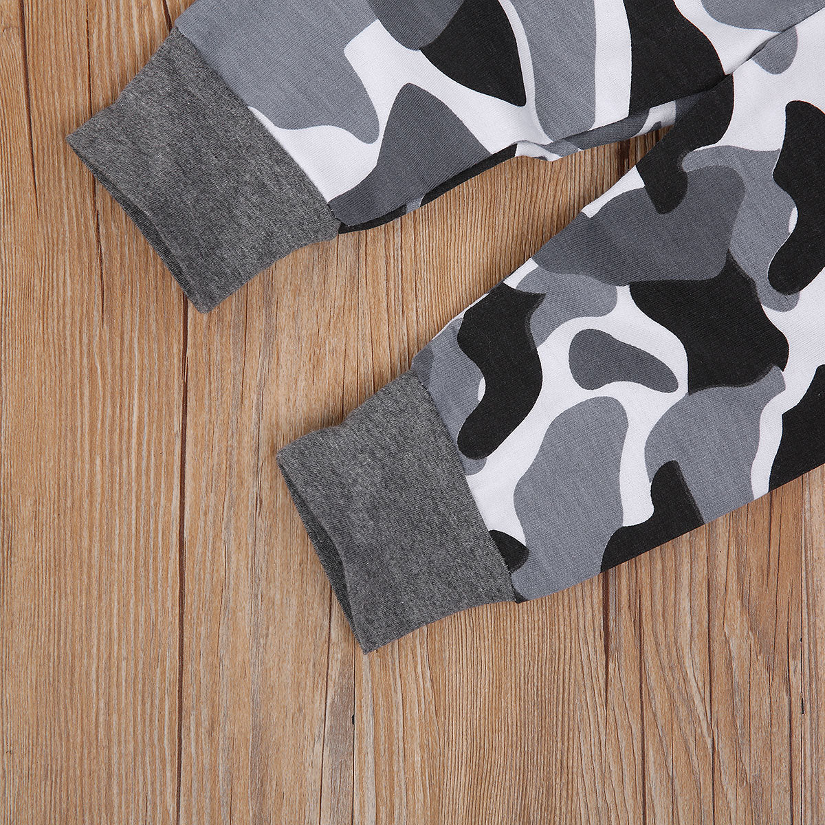Ensemble pantalon et sweat à capuche gris camouflage