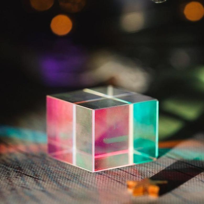Cube à prisme optique