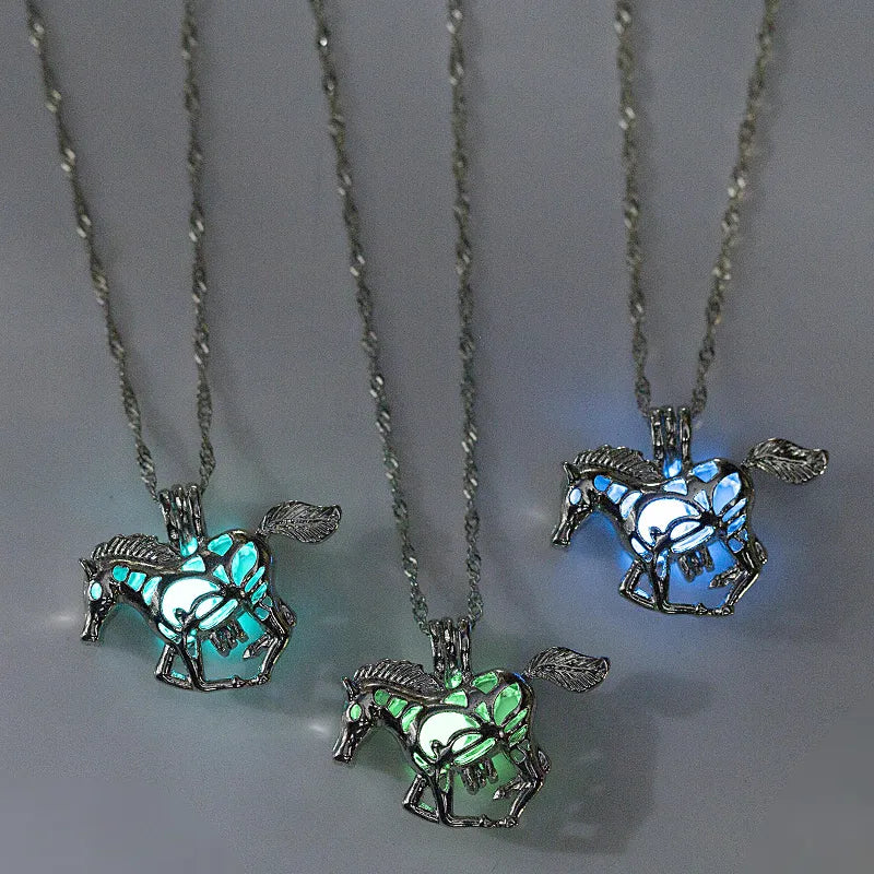 Collier cheval phosphorescent
