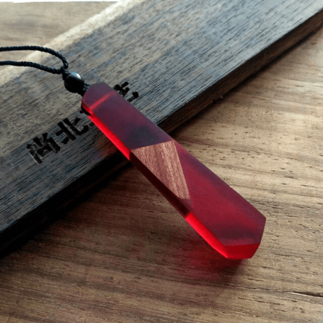 Collier en résine de bois